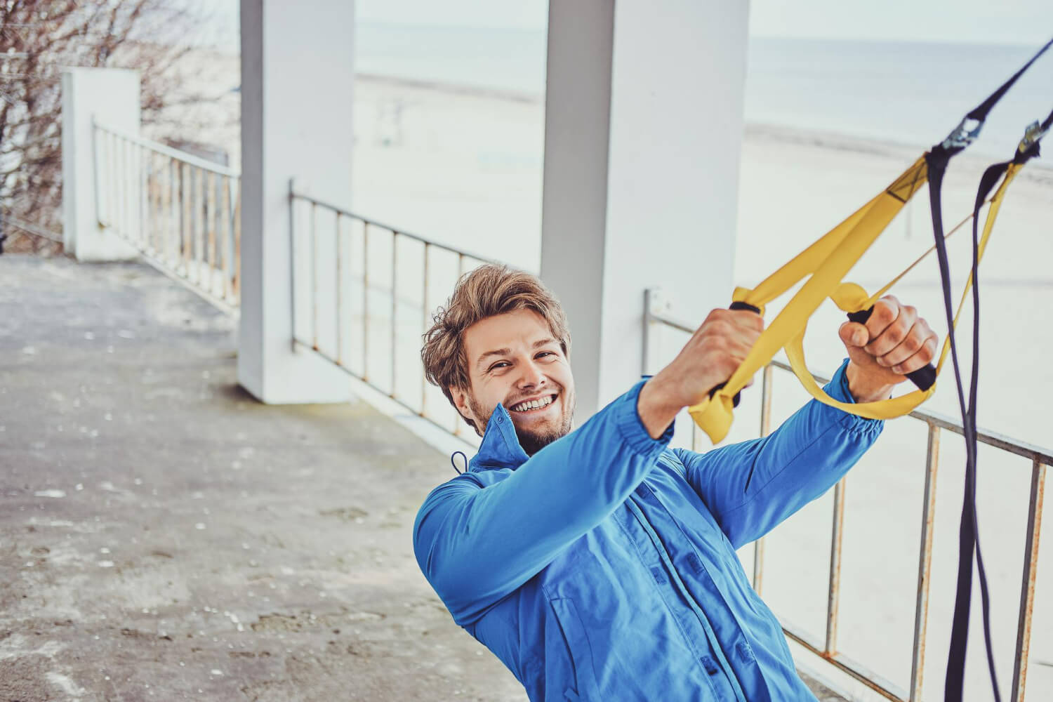 Barbat care face sport Barbat care face sport