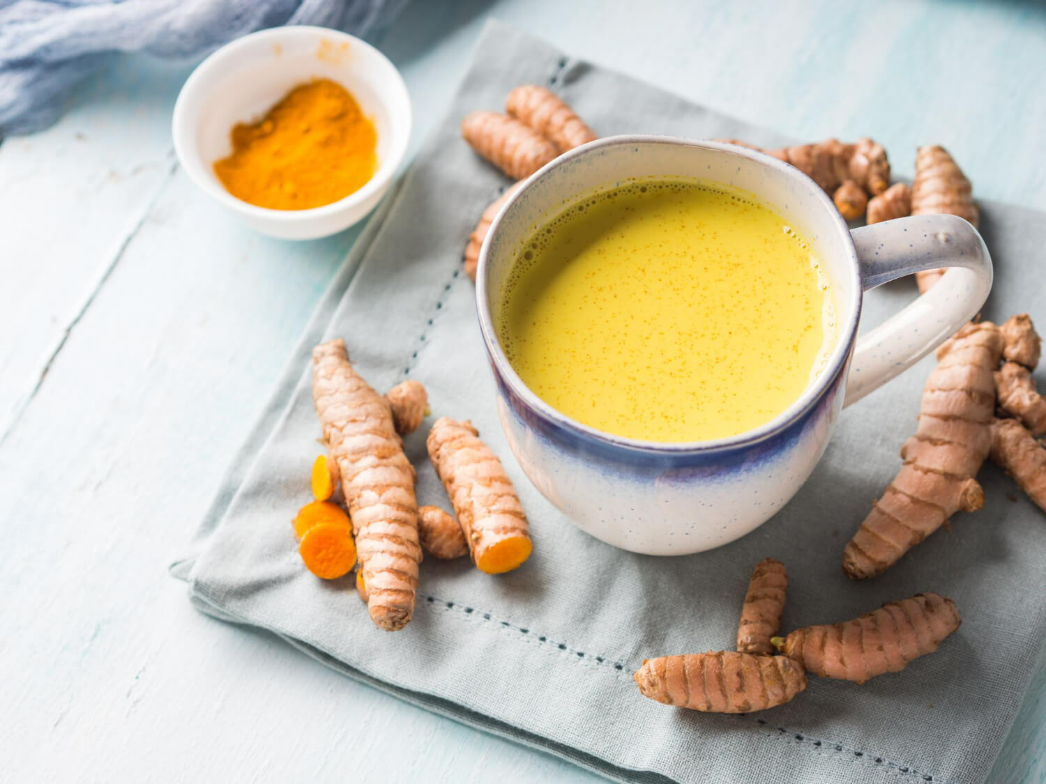 Bauturi cu turmeric