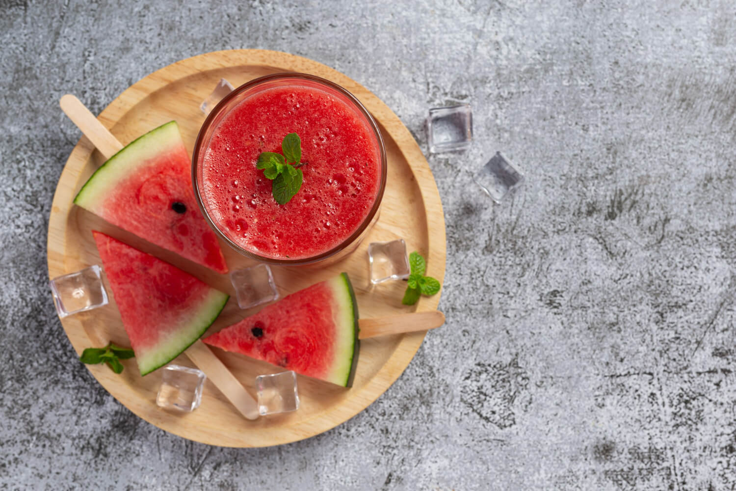Smoothie pepene rosu